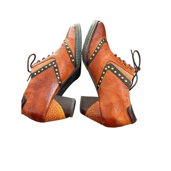 SOFFIA | ZOIE MAZE EMBOSSED STUDDED LEATHER OXFORD - Picture 5 of 8